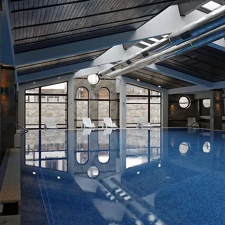 Trinity With Free Shuttle To Gondola