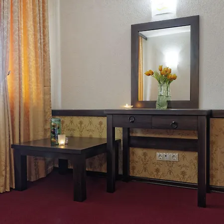 Trinity With Free Shuttle To Gondola Szálloda