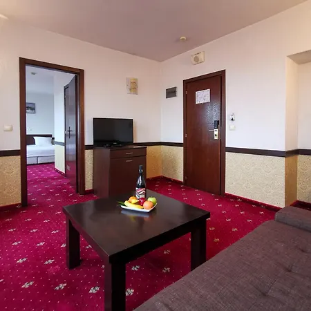 Trinity With Free Shuttle To Gondola