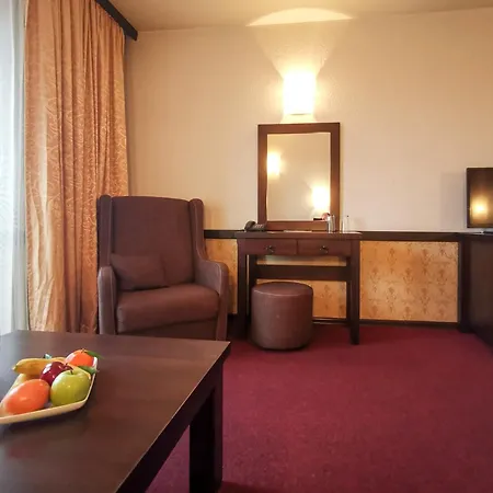 Trinity With Free Shuttle To Gondola