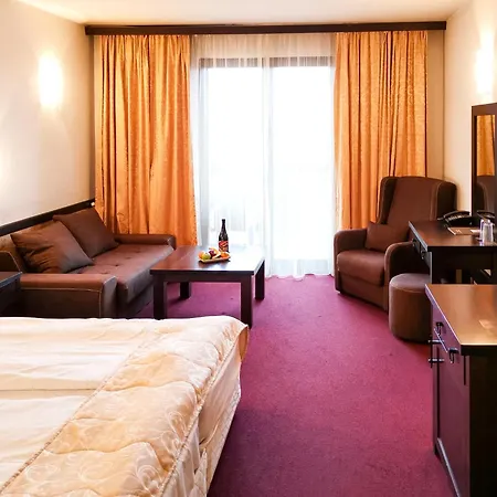 Trinity With Free Shuttle To Gondola Hotel