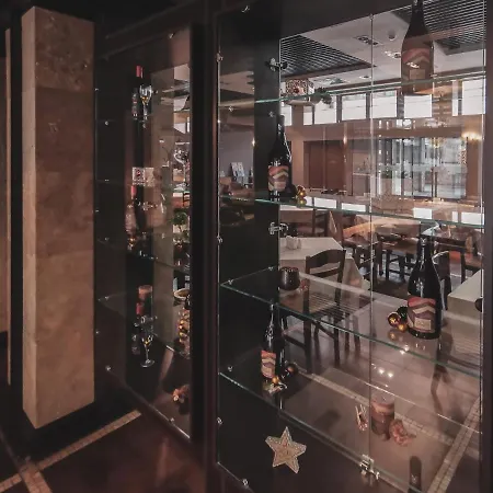 Hotel Trinity With Free Shuttle To Gondola 4*