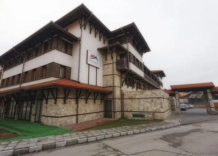 Trinity With Free Shuttle To Gondola فندق