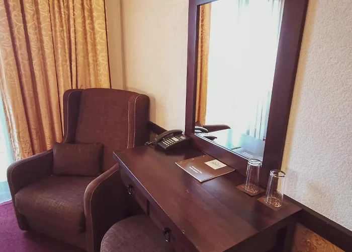 Trinity With Free Shuttle To Gondola