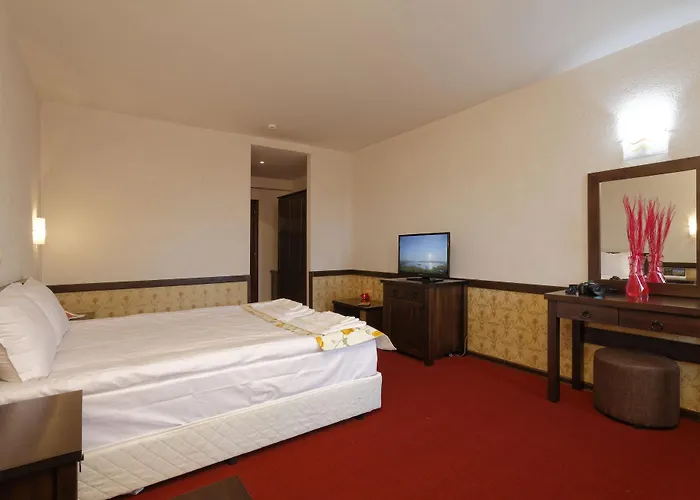 Trinity With Free Shuttle To Gondola 4*