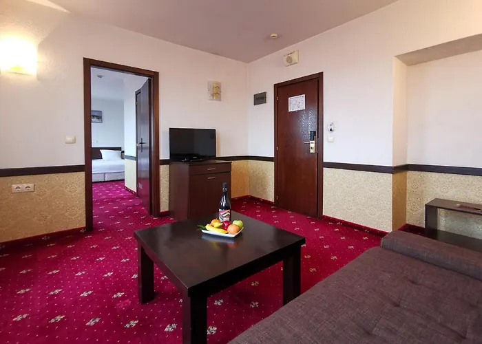 Trinity With Free Shuttle To Gondola