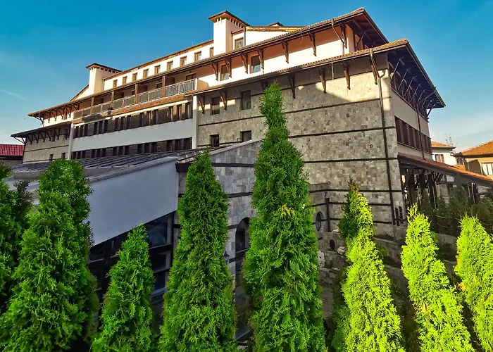 Trinity With Free Shuttle To Gondola فندق 4*