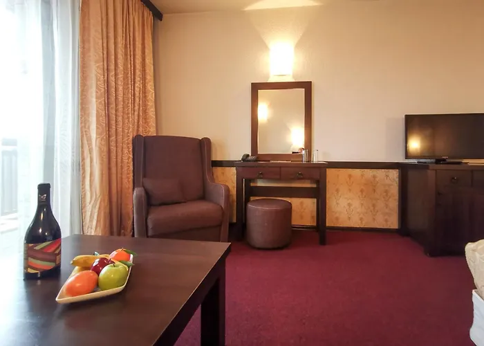 Trinity With Free Shuttle To Gondola