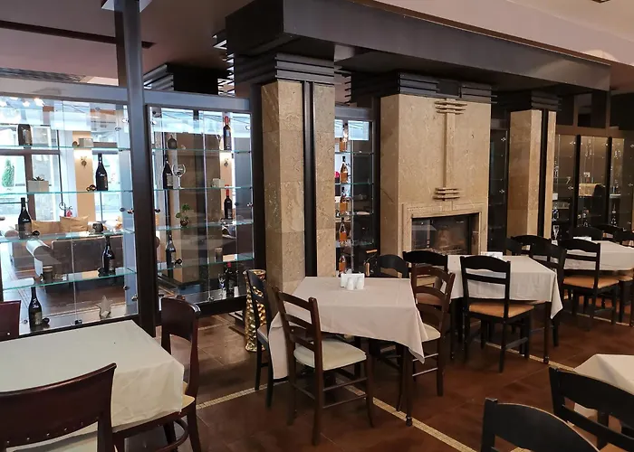 Trinity With Free Shuttle To Gondola 4*