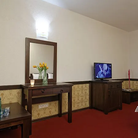 Trinity With Free Shuttle To Gondola Hotel 4*