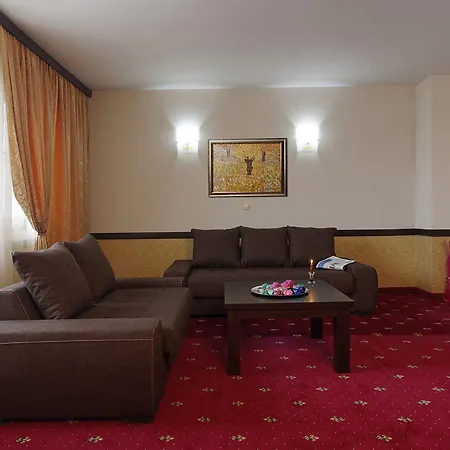 Trinity With Free Shuttle To Gondola 4* Bansko