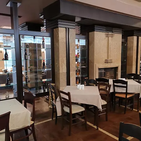 Trinity With Free Shuttle To Gondola 4*