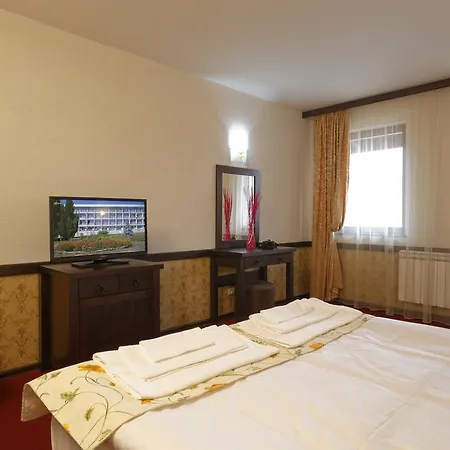 Trinity With Free Shuttle To Gondola Hotel 4*