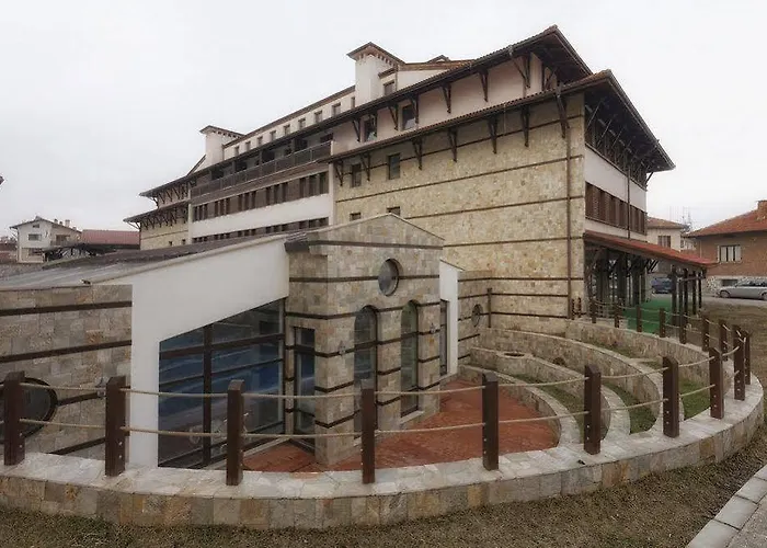 Trinity With Free Shuttle To Gondola 4*