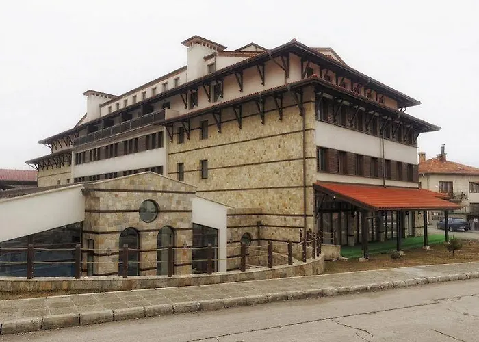 Отель Trinity With Free Shuttle To Gondola