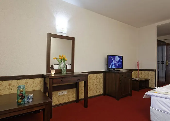 Trinity With Free Shuttle To Gondola Отель 4*