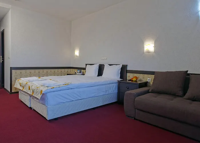 Trinity With Free Shuttle To Gondola Банско