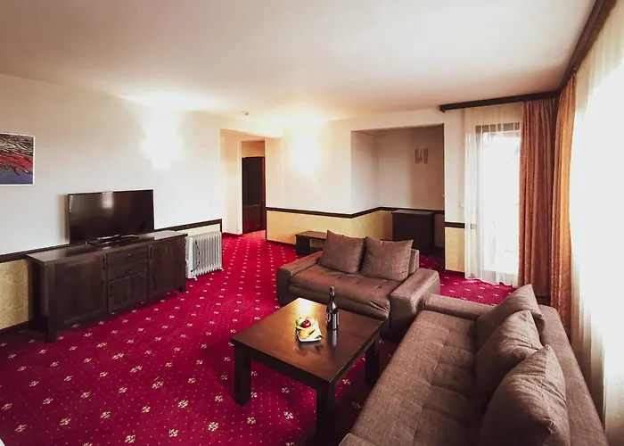 Trinity With Free Shuttle To Gondola Банско