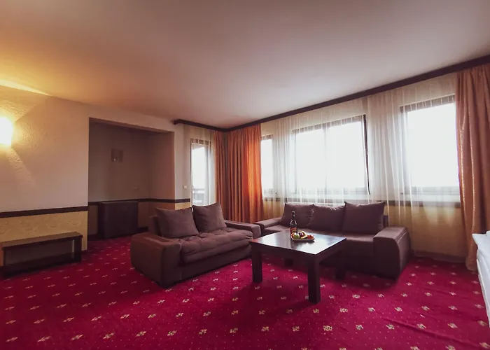 Отель Trinity With Free Shuttle To Gondola Банско