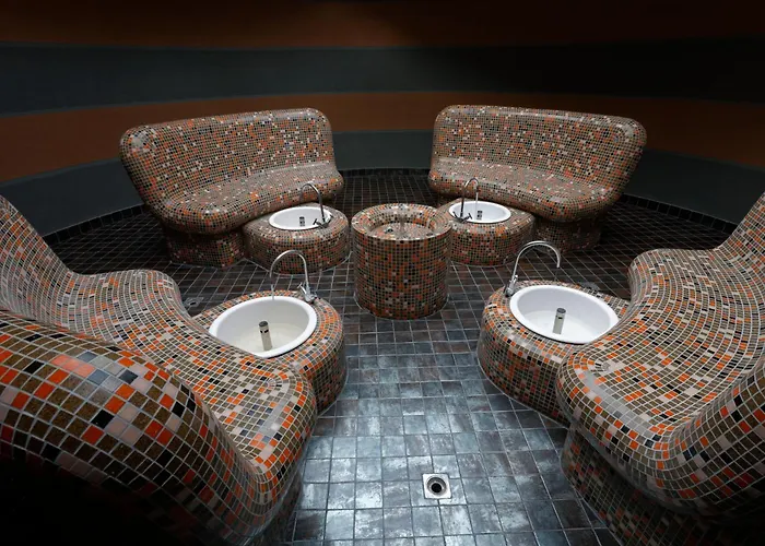 Trinity With Free Shuttle To Gondola Отель