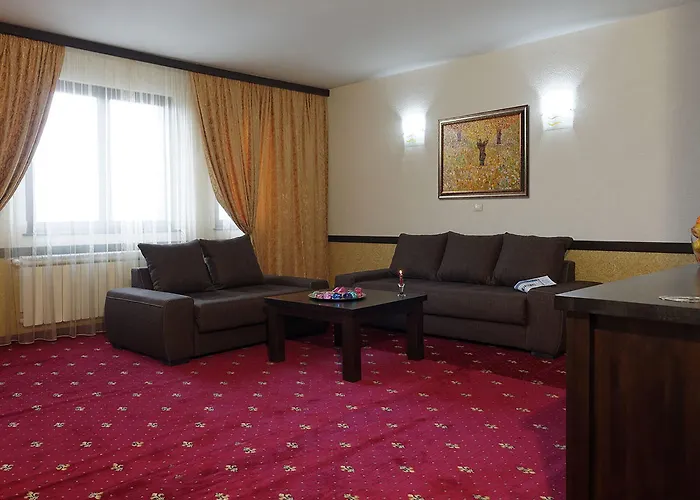 Отель Trinity With Free Shuttle To Gondola 4*