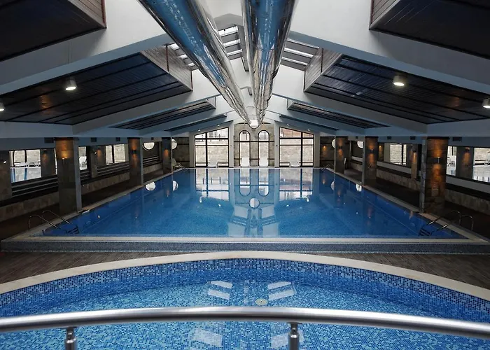 Отель Trinity With Free Shuttle To Gondola 4*